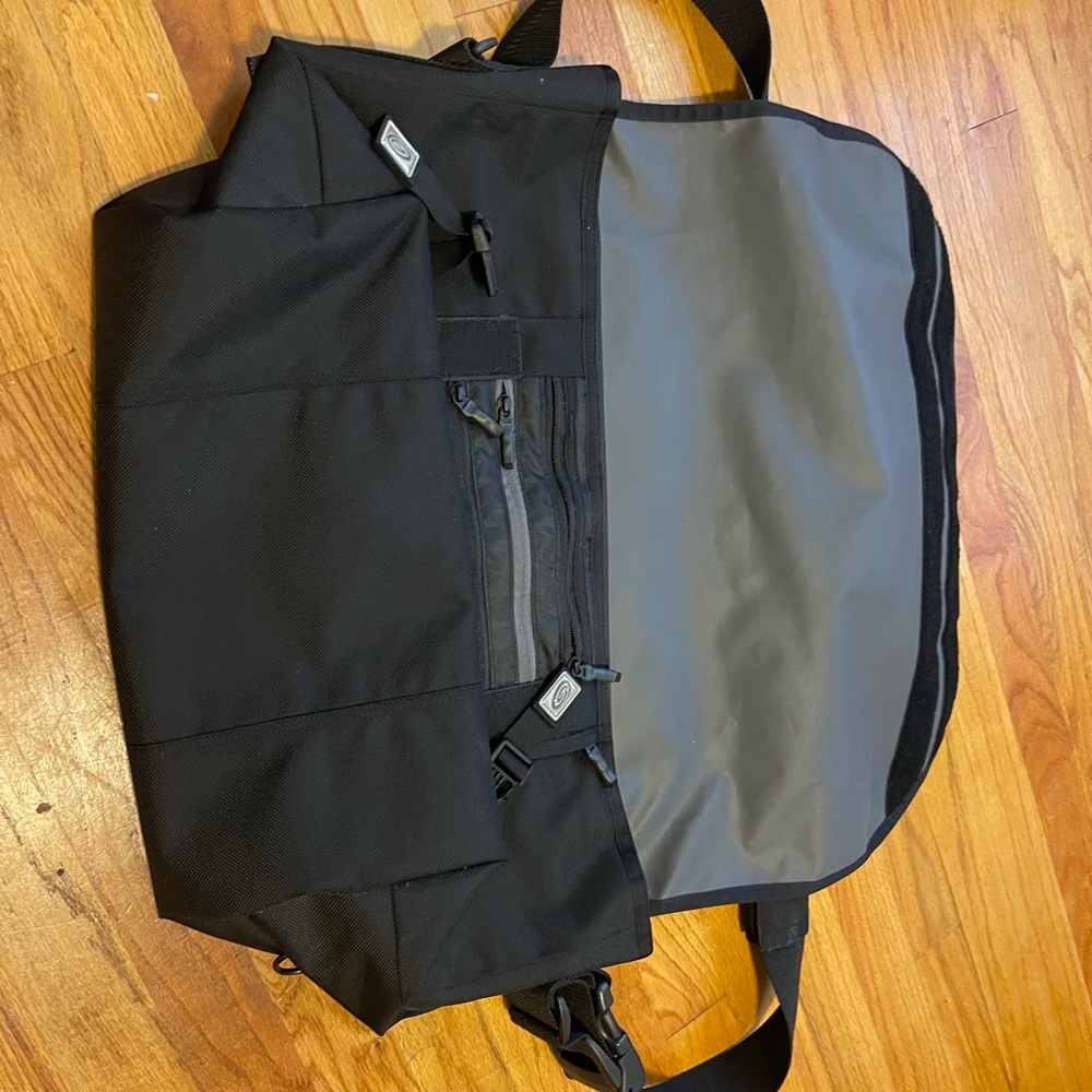 Black Timbuk2 messenger bag!